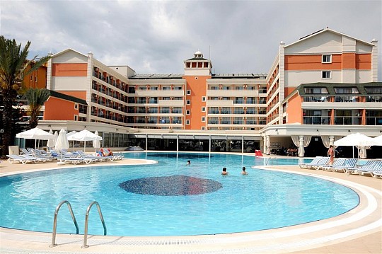 Insula Resort Hotel (3)