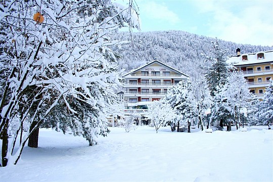 Hotel Urri - 5denní lyžařský balíček se skipasem a dopravou v ceně (4)