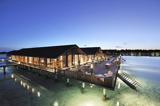 Paradise Island Resort & Spa - vodní bungalovy (4)
