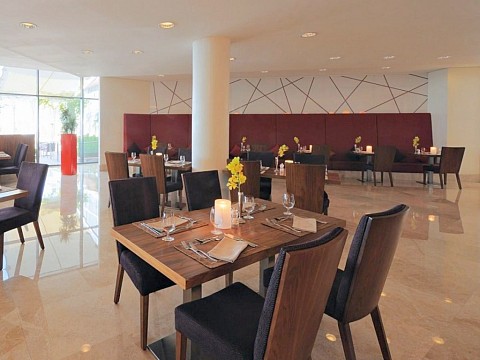 Radisson Blu Hotel, Abu Dhabi Yas Island (2)