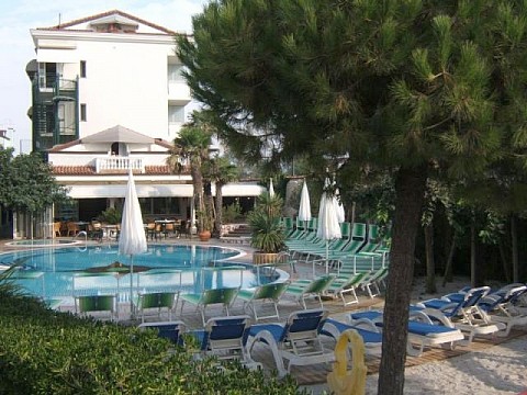 Park hotel Cellini s bazénem