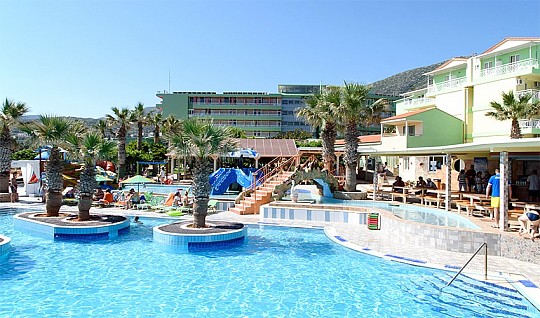 Hotel Eri Beach & Village (2)