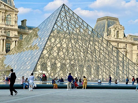 Tajemství Paříže a Versailles