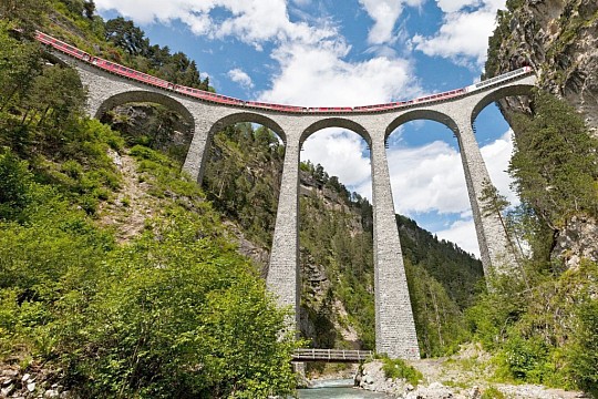 Nejkrásnější motivy Alp Arlberskou drahou a trasou Bernina a Glacier Expressu