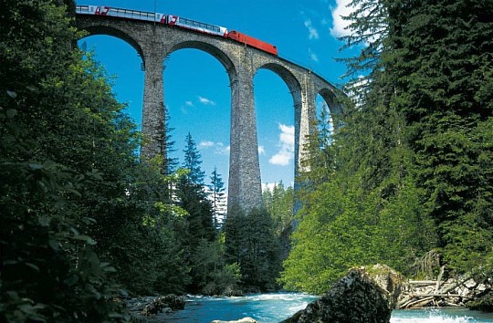 Švýcarsko - alpská železnice Bernina Express - Itálie