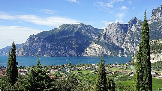 Jezera A Města Severní Itálie A Švýcarské Alpy