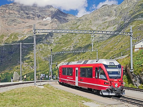 Krásy Švýcarska: vlakem mezi velikány