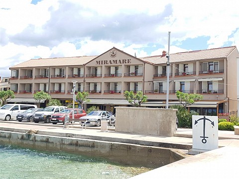 Hotel Miramare (Njivnice) (2)