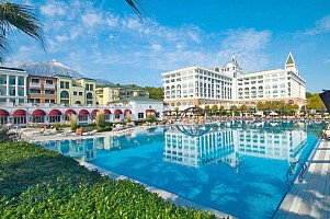 Nirvana Dolce Vita Luxury Resort