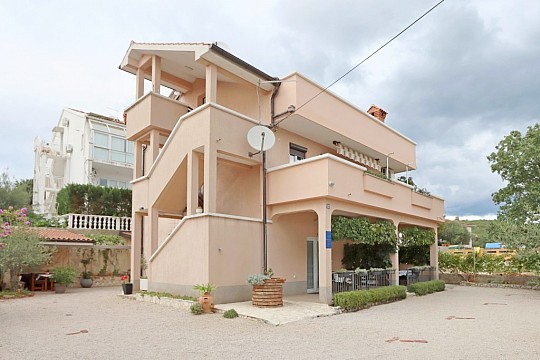 Apartmány s parkovištěm Kornić, Krk (3)