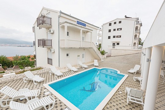 Apartmány u moře s bazénem Okrug Donji, Čiovo