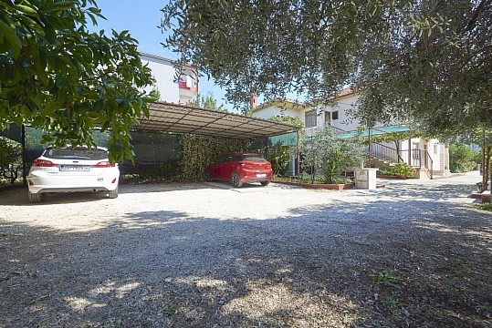 Apartmány a pokoje s parkovištěm  Trogir (5)