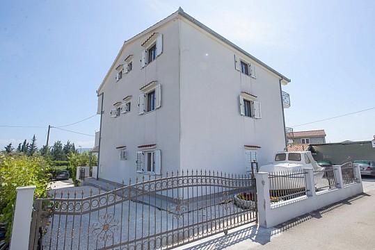 Apartmány s parkovištěm Kaštel Štafilić, Kaštela (2)