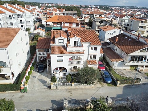 Apartmány a pokoje s parkovištěm  Zadar