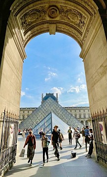 Tajemství Paříže a Versailles (4)