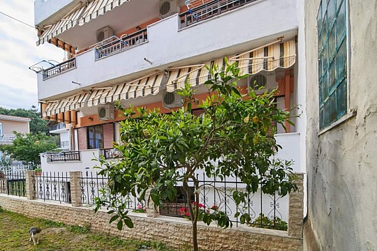 Vila Rena's House (2)