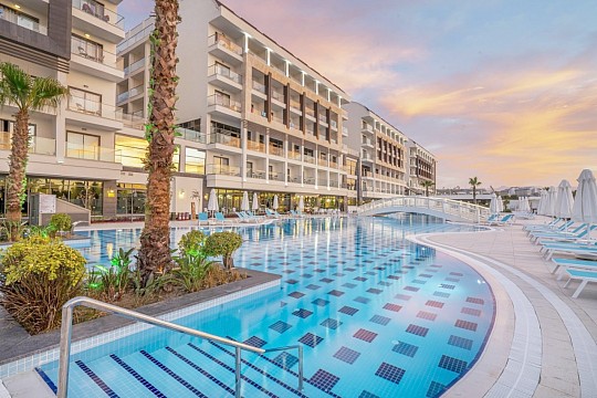 DIAMOND DELUXE HOTEL (2)