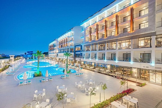 DIAMOND DELUXE HOTEL (3)