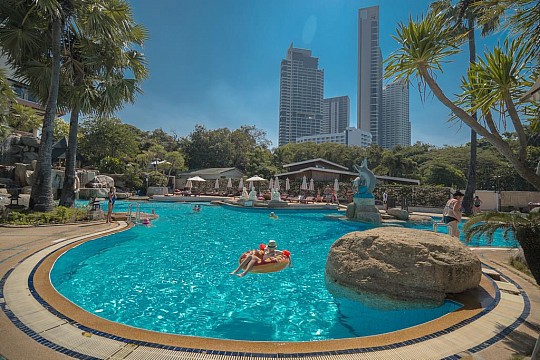 Long Beach Garden Hotel **** - Bangkok Palace Hotel ***+ (2)