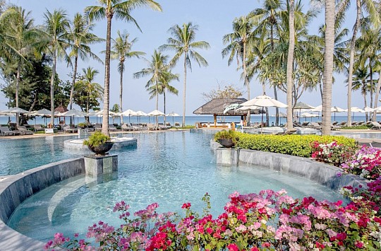 Katathani Resort ***** - Bangkok Palace Hotel ***+ (2)