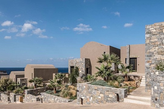 Hotel Acro Suites - A Wellbeing Resort (3)