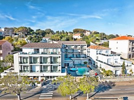 Revellata Hotel