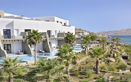 Aeonic Suites & Spa (2)