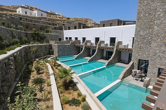 Aeonic Suites & Spa (3)