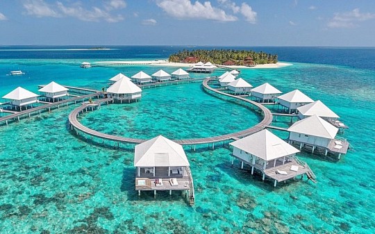 Diamonds Thudufushi Beach & Water Villas