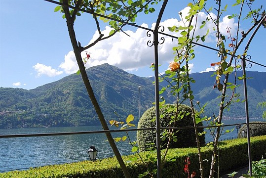 Itálie – kvetoucí zahrady italských alpských jezer (5)
