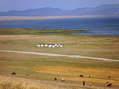 Kyrgyzstán - rajská příroda jezer a hor (4)