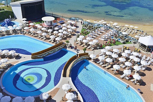 Azura Deluxe Resort & Spa (5)