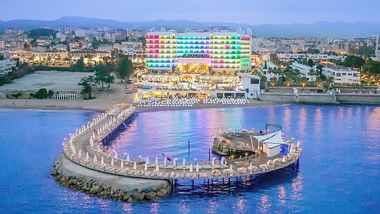 Azura Deluxe Resort & Spa (2)
