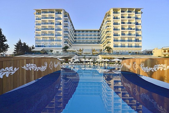 Azura Deluxe Resort & Spa (3)