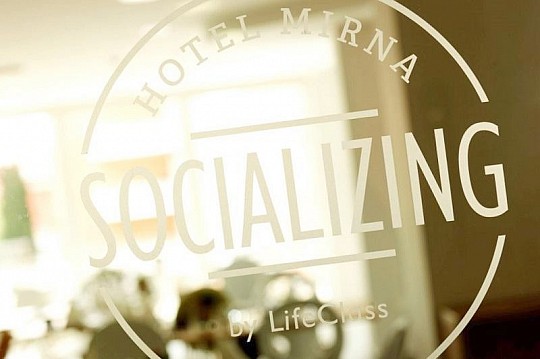 Socializing Hotel Mirna