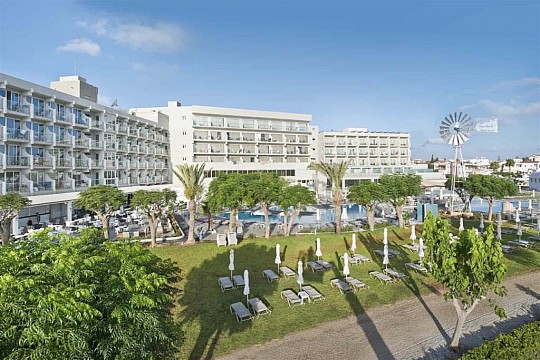 Pernera Beach Hotel