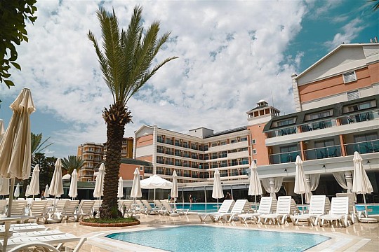 Insula Resort Hotel (2)
