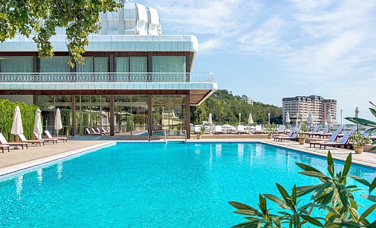Sunny Day Resort Palace