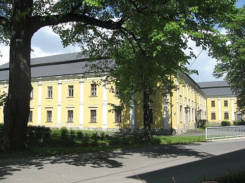 Bílá Voda – zámek Linhartovy – Krnov – Cvilín