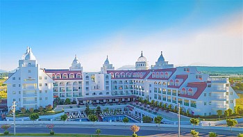 Side Crown Serenity Hotel