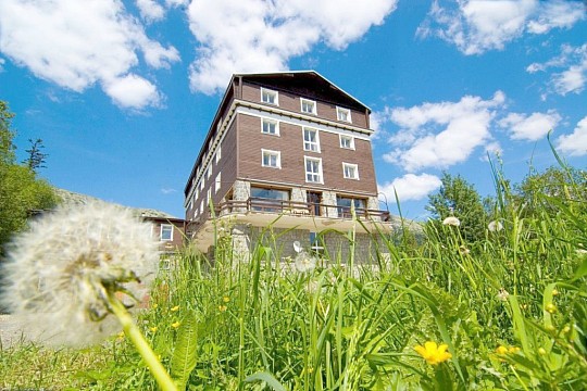 HOTEL SRDIEČKO - Ubytování s polopenzí, lanovkami a vodními parky - Tále