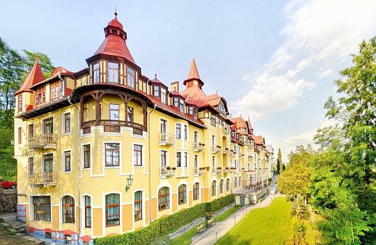 GRANDHOTEL PRAHA - Ubytovaní s polopenzí, lanovkami a vodními parky - Tatranská Lomnica