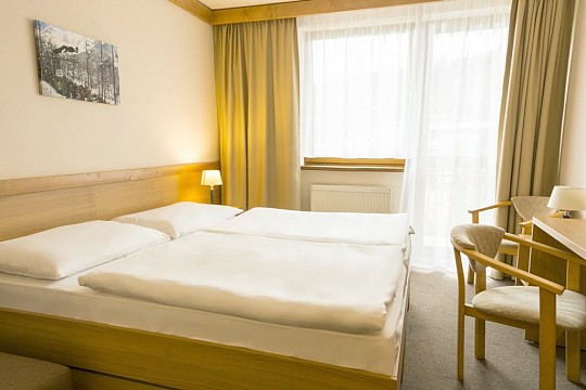 HOTEL FIS - Ubytování s polopenzí, lanovkami a vodními parky - Štrbské Pleso (2)