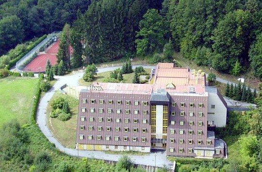 WELLNESS HOTEL DIANA - Přespěte a povečeřte