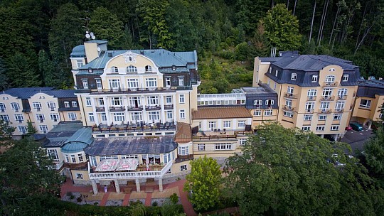 LÁZEŇSKÝ HOTEL ROYAL - Wellness pobyt 4 procedury