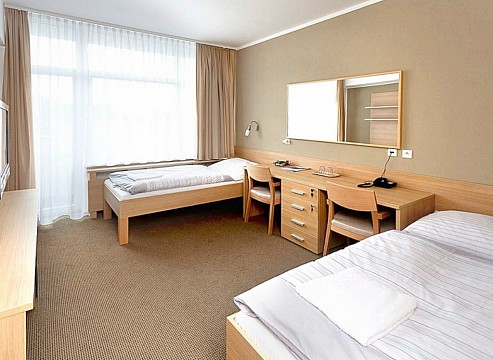 LÁZEŇSKÝ HOTEL PAX - Pramen Teplic - Trenčianské Teplice (2)