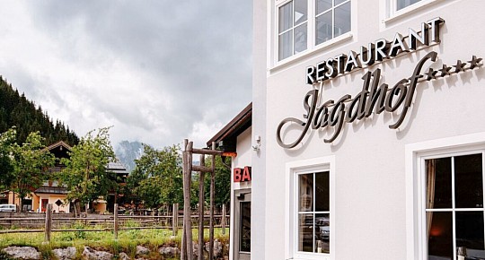 Hotel Jagdhof und Nebenhaus (2)