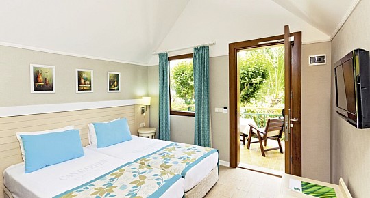 Can Garden Beach (2)