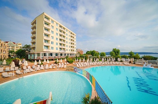Perla Beach Hotel