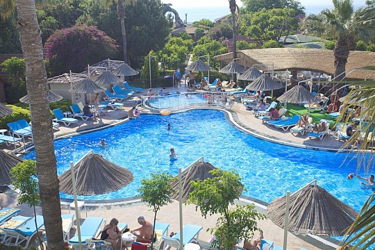 Can Garden Beach (2)